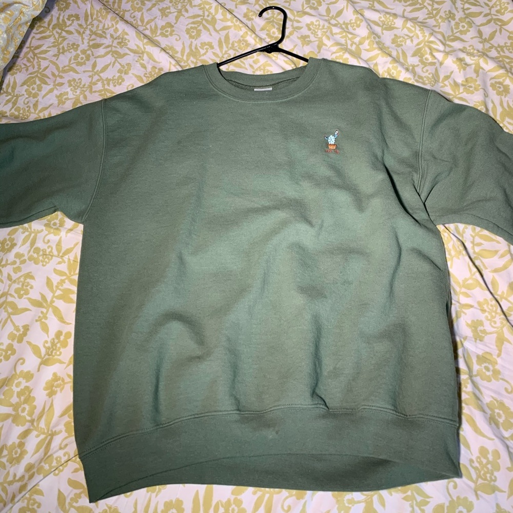 Men’s green Gildan sweater